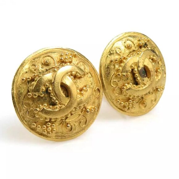 Auth CHANEL Vintage CC Logo Clip on Earrings Gold Metal - e60126a